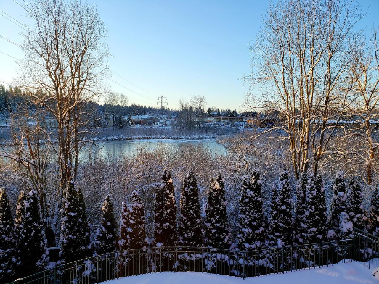 Totem Lake Hotel Керкленд Экстерьер фото