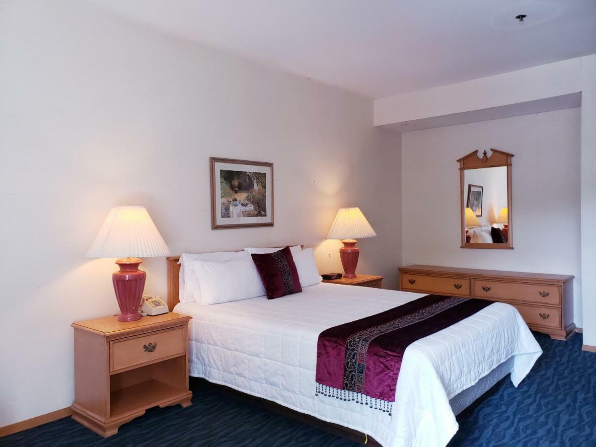 Totem Lake Hotel Керкленд Экстерьер фото
